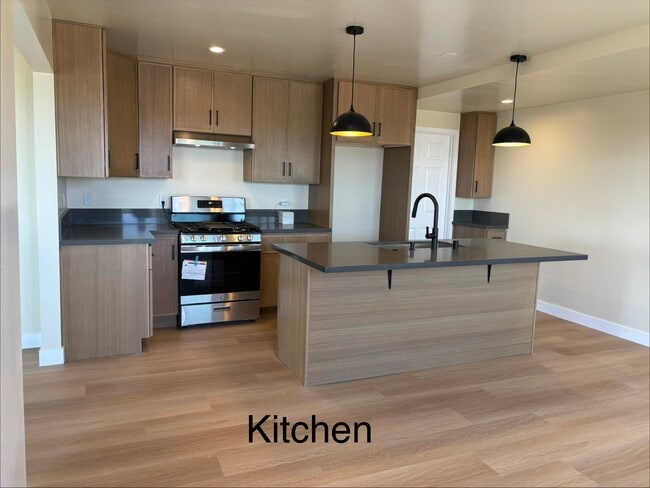 Photo - 932 N Gage Ave