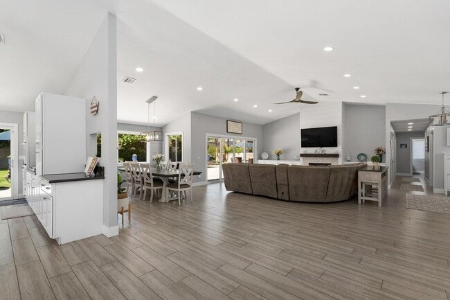 Photo - 39369 Regency Way