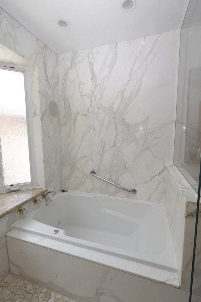 Photo - 4831 Canoga Ave