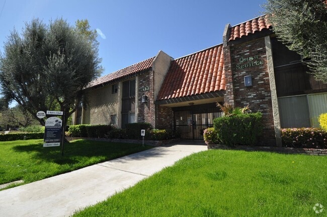Building Photo - 24411 Newhall Ave Rental