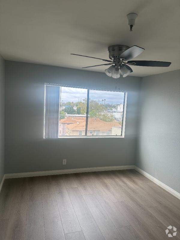 Building Photo - 5811 Tujunga Ave Rental