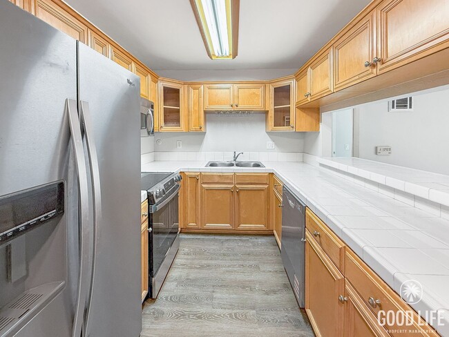 Photo - Spacious 3-Bedroom Top-Floor Condo in Chul... Unit H