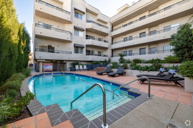 Pool - Carlyle Condominiums