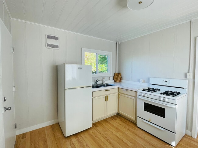 Building Photo - 31622 Coast Hwy Unit B