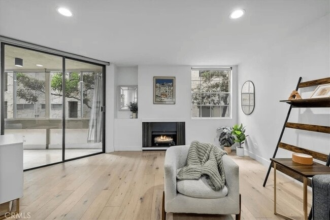 Photo - 740 Kings Rd Unit #319