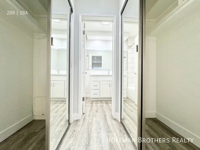 Photo - 231 N La Peer Dr Unit 104