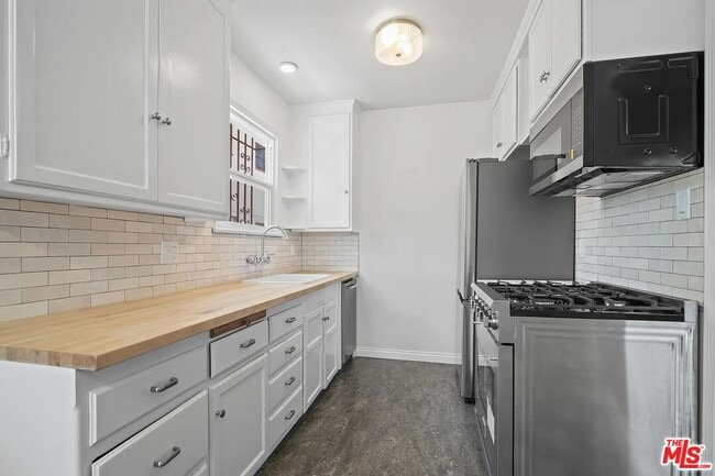 Photo - 8036 Norton Ave