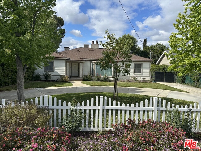Photo - 23017 Sylvan St House