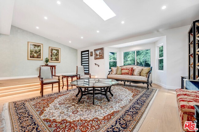 Photo - 4611 Louise Ave