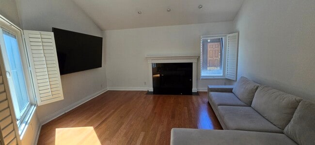 Building Photo - 15050 Sherman Way Unit 162