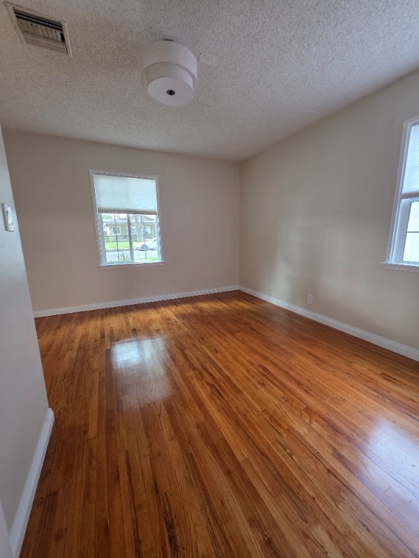 Photo - 470 Mercury Ln