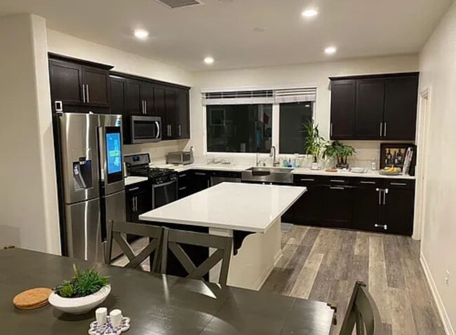 Building Photo - 8004 Cherry Ln