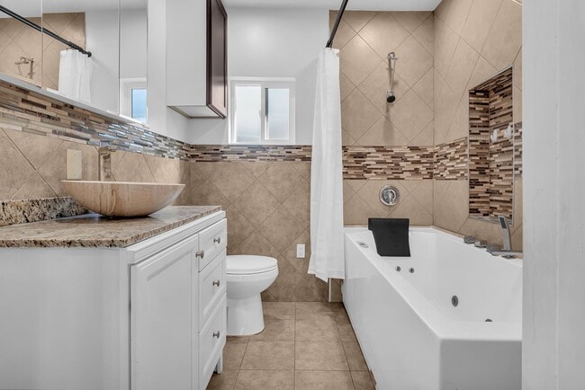 Building Photo - 5246 N Gareloch Ave Unit B