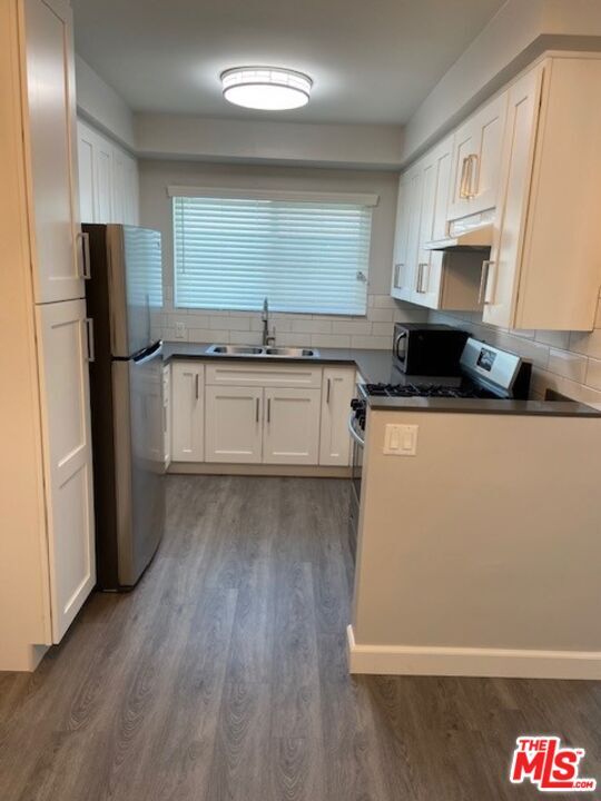 Photo - 12931 Oxnard St