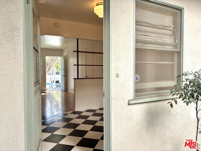 Building Photo - 1325 Washington Ave Unit B