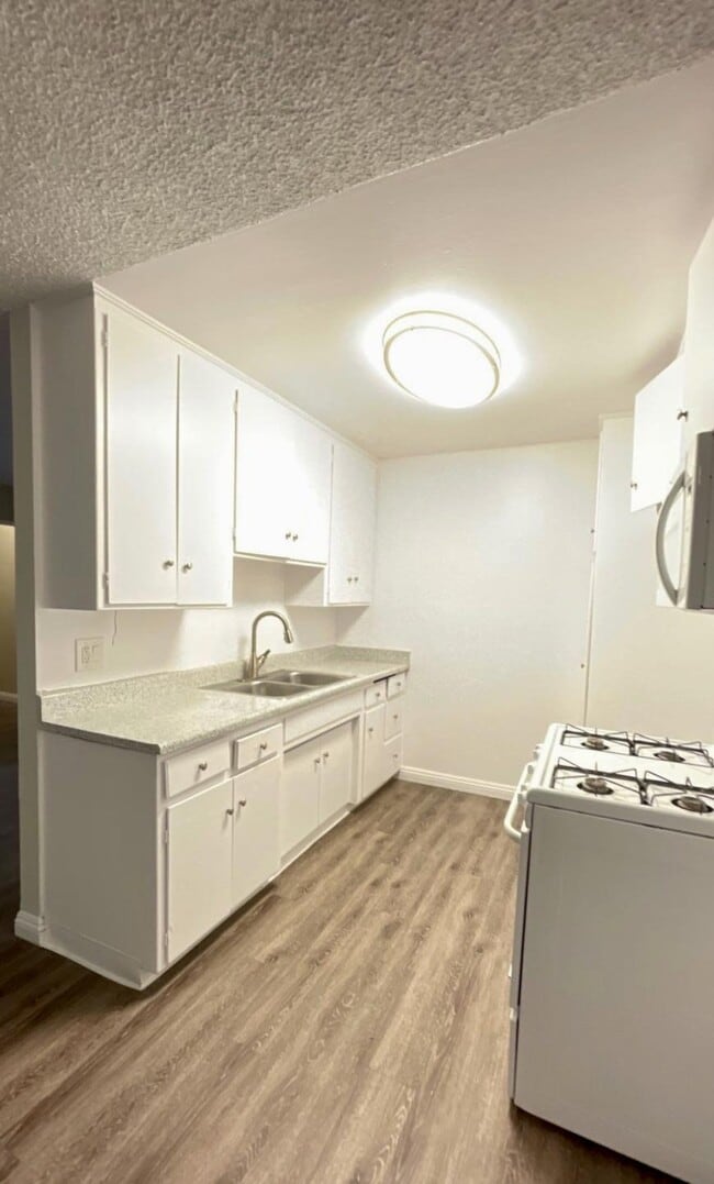 Photo - 2.0 bedroom in Canoga Park California 91304 Unit 17