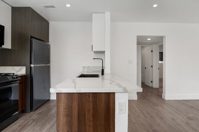 Photo - 701 N Hill Pl Unit 2