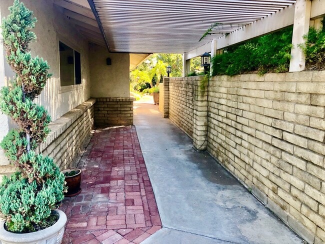 Photo - 1467 Knoll Park Ln