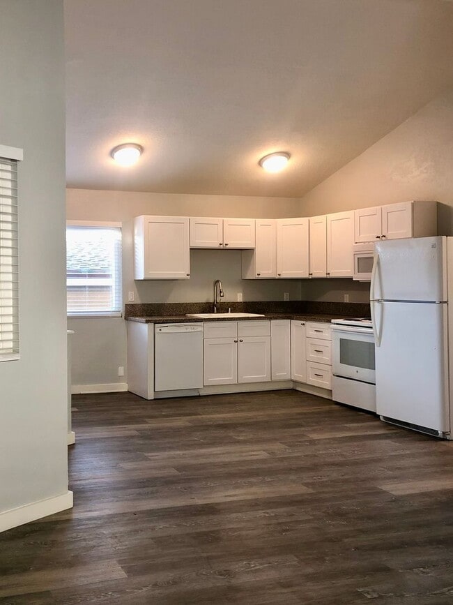 Building Photo - SO close to the beach and PCH - 3 Bedrooms...