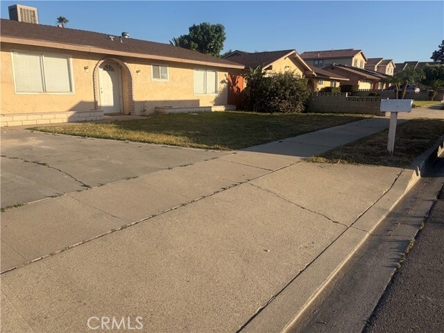 Building Photo - 8636 Tamarind Ave