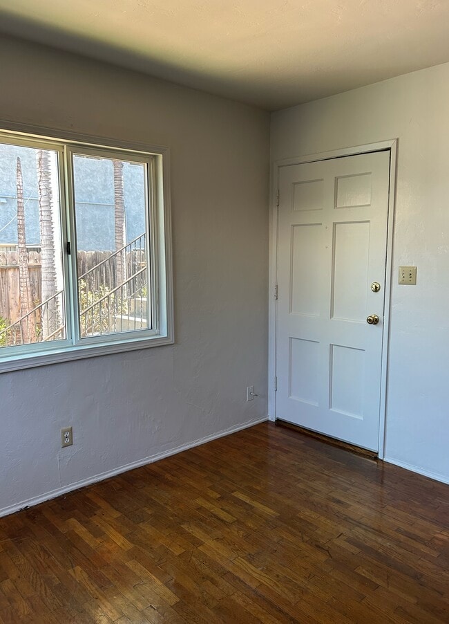 Building Photo - 4010-4016 Illinois Unit 4014