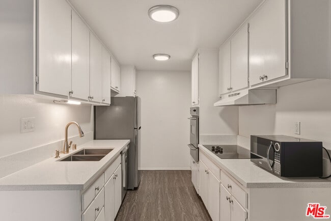 Photo - 6050 Canterbury Dr Unit F121