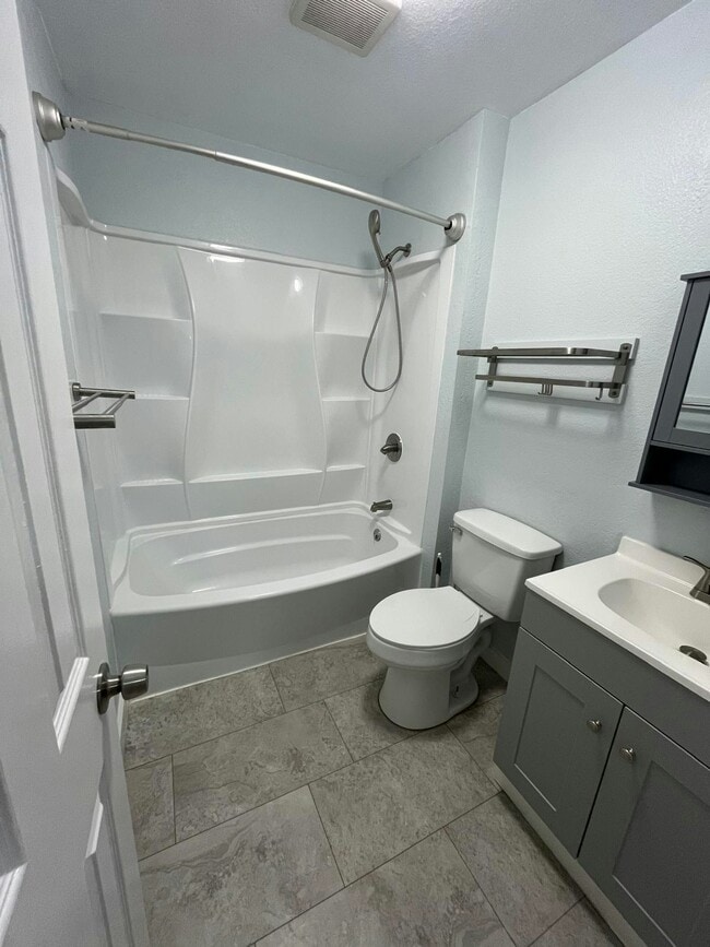 Photo - 13423 Olive Dr Unit 4 Upstairs