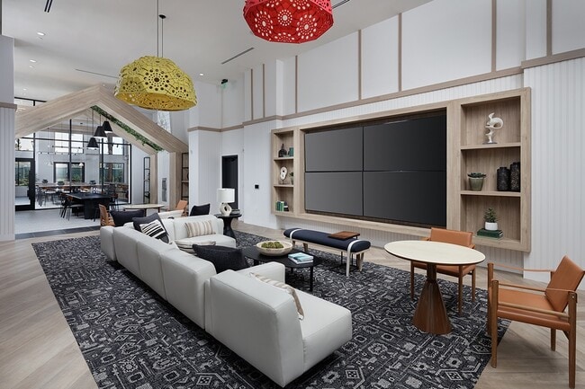 Photo - Esperanza at Duarte Station