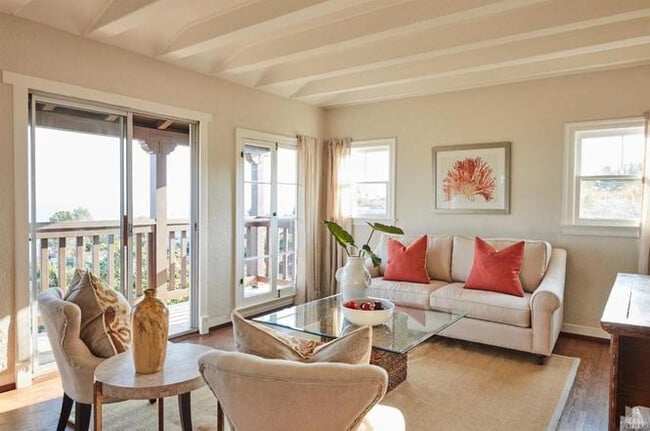 Photo - 376 Artemesia Ave