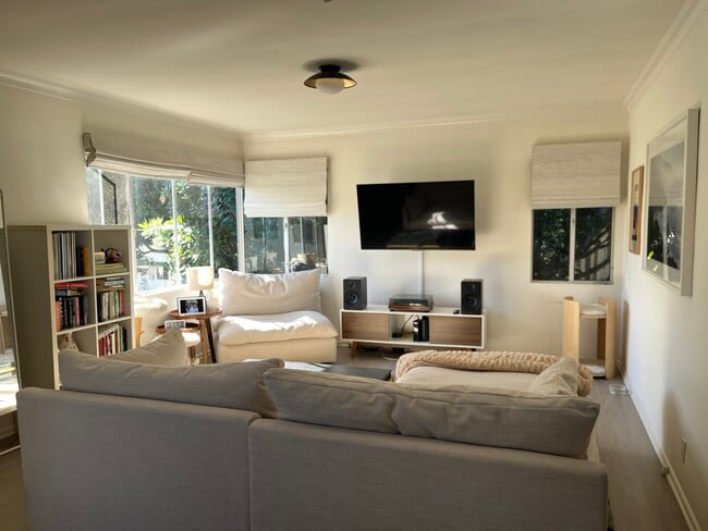 Building Photo - 927 20th St Unit D