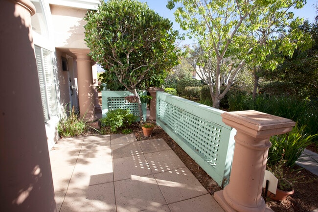 Building Photo - 12926 Carmel Creek Rd Unit 43