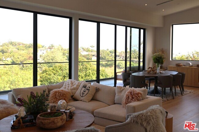 Photo - 6656 Dume Dr