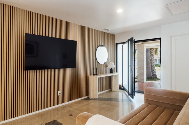 Building Photo - 4883 Hillside Dr Unit ID1382140P