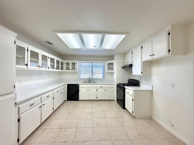 Photo - 18089 Capri St