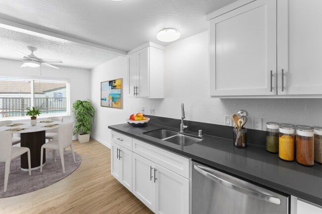 Photo - Monroe Garden