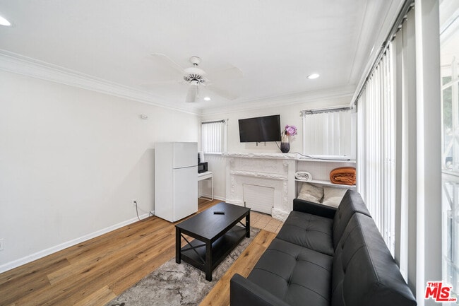 Photo - 1165 W 38th St