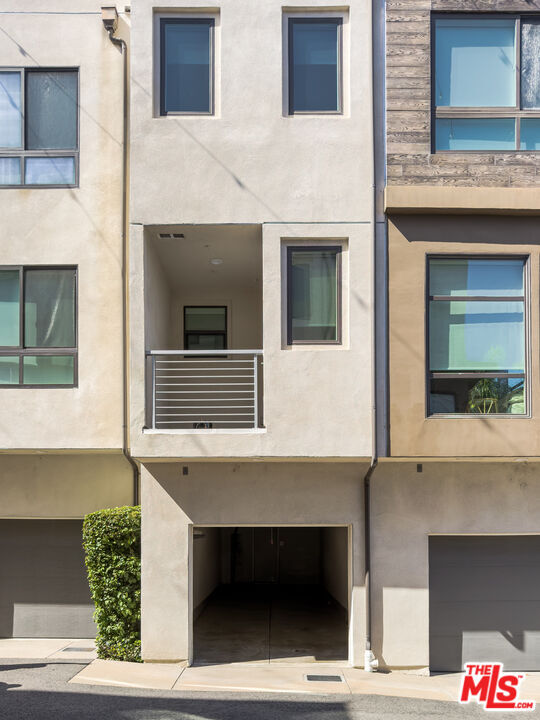 Photo - 2111 N Cahuenga Blvd