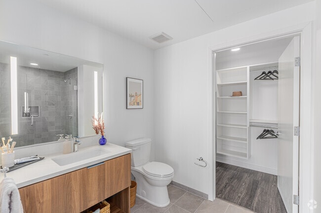 2BR, 2BA - 1,363SF - Bathroom - The Lindley