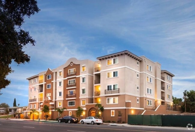 Building Photo - Zuma Rental