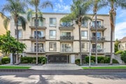 Building front - 117 S Clark Dr Condo