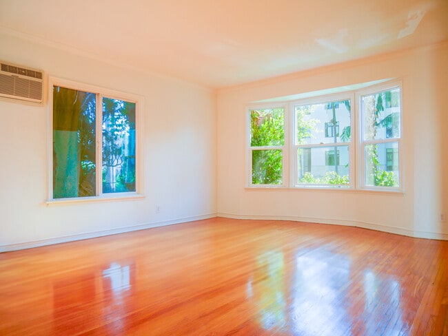 Photo - 416 N Doheny Dr Apartments Unit #3