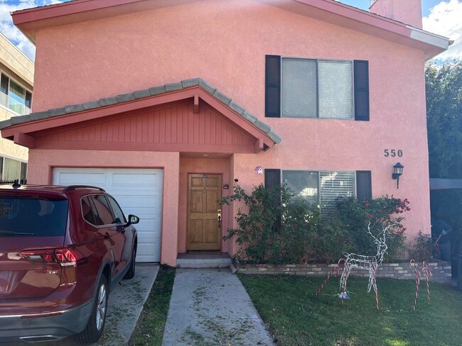 Building Photo - 550 E Providencia Ave Unit C