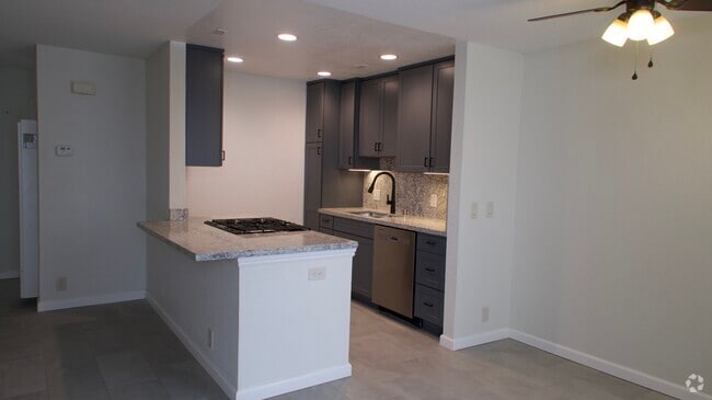 Building Photo - 841 Gardenia Ave Unit 203 Rental