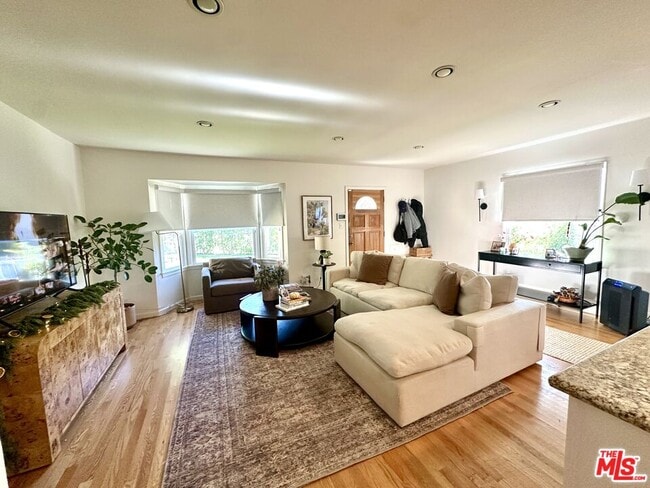 Photo - 1107 S Bundy Dr