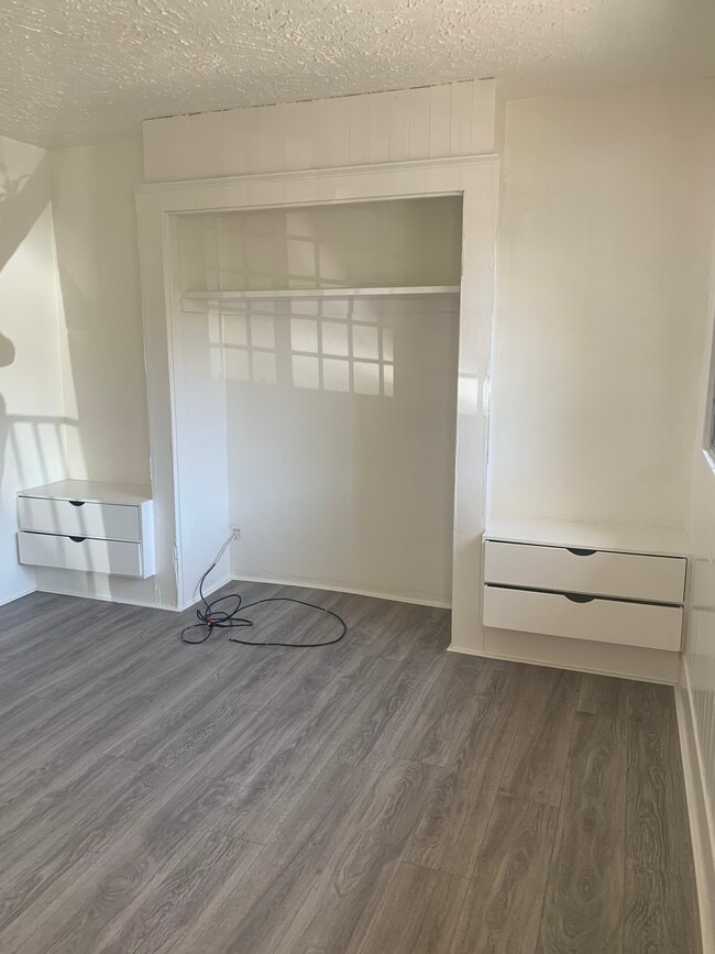 Photo - 533 E Lomita Ave
