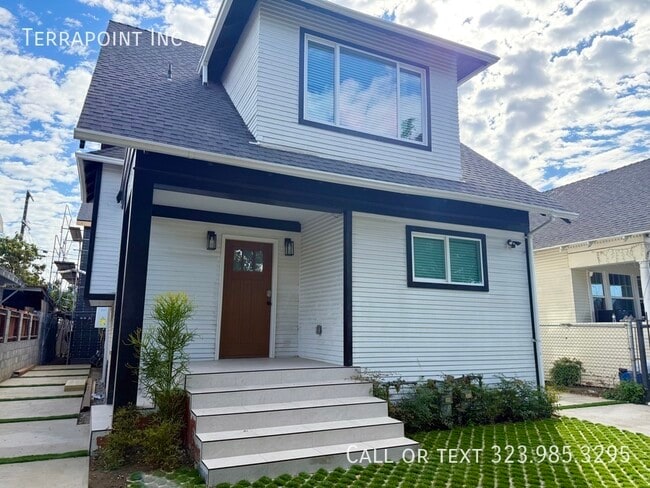 Building Photo - 678 E 45th St