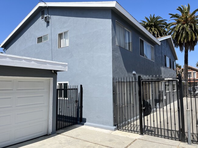 Gated yards & entry - 2119 Earl Ave Unit Earl Ave.