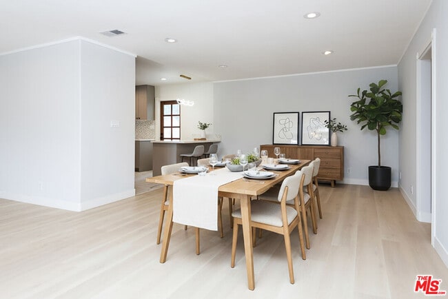 Photo - 14843 Morrison St