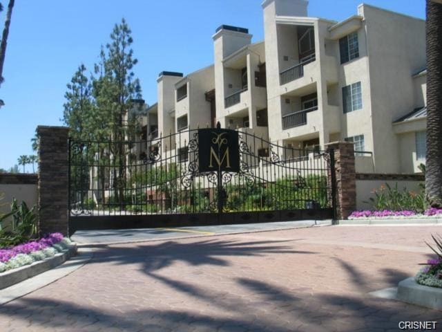 Building Photo - 5520 Owensmouth Ave Unit 313