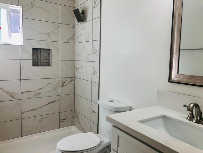 Photo - 3775 Teak St